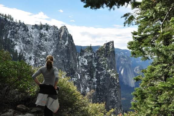 Observando a bela paisagem do Yosemite National Park, na Califórnia, nos Estados Unidos